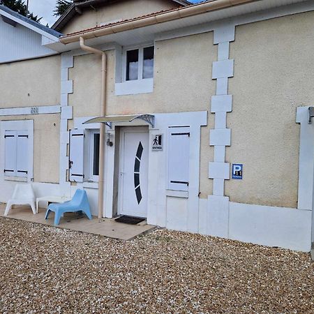 08 - Très joli studio neuf avec parking privatif gratuit Razac-sur-lʼIsle Esterno foto