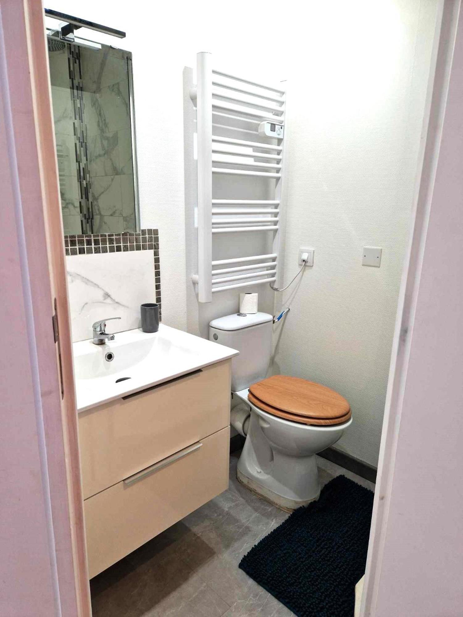 08 - Très joli studio neuf avec parking privatif gratuit Razac-sur-lʼIsle Esterno foto